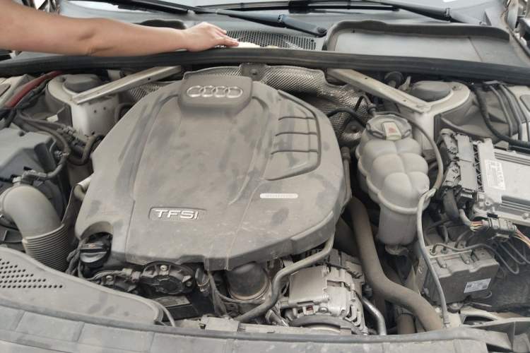 Used Audi A4L 2019 40 TFSI Ambition China VI Engine Bay