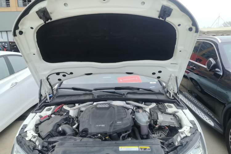 Used Audi A4L 2019 40 TFSI Ambition China VI Engine Bay