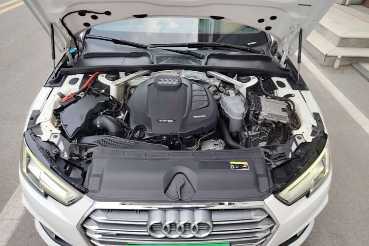 Used Audi A4L 2019 40 TFSI Sporty Version China VI Engine Bay