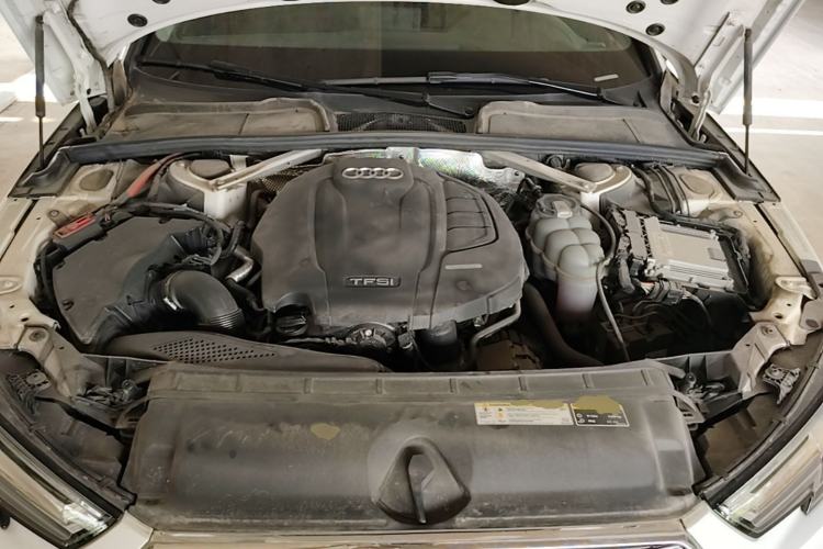 Used Audi A4L 2019 40 TFSI Ambition China VI Engine Bay