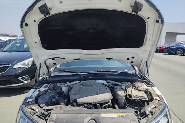 Used Audi A4L 2019 40 TFSI Ambition China VI Engine Bay