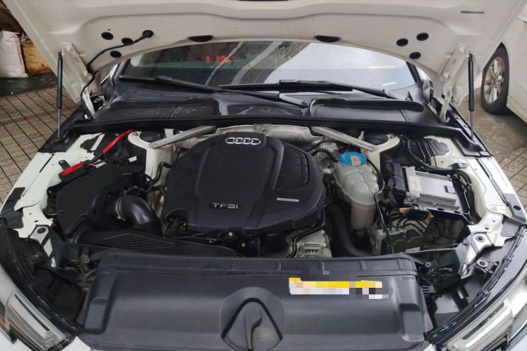 Used Audi A4L 2019 40 TFSI Ambition Version China V Engine Bay