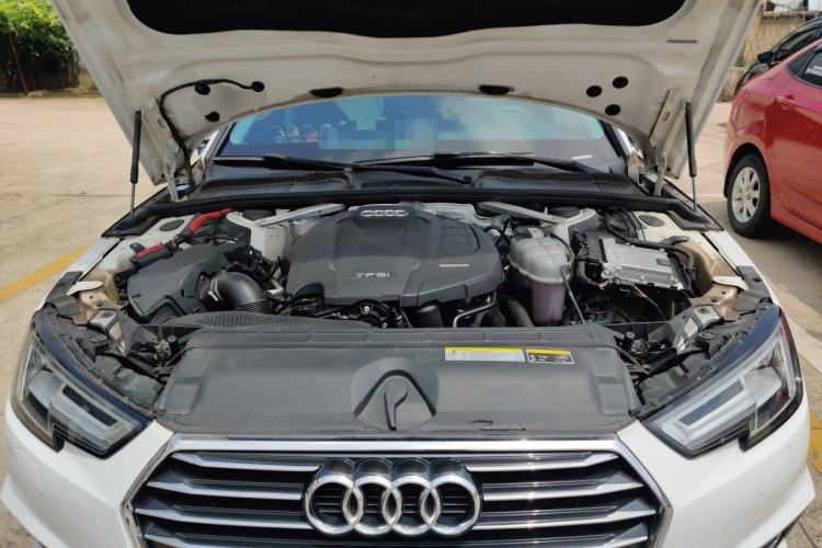 Used Audi A4L 2019 40 TFSI Ambition China VI Engine Bay