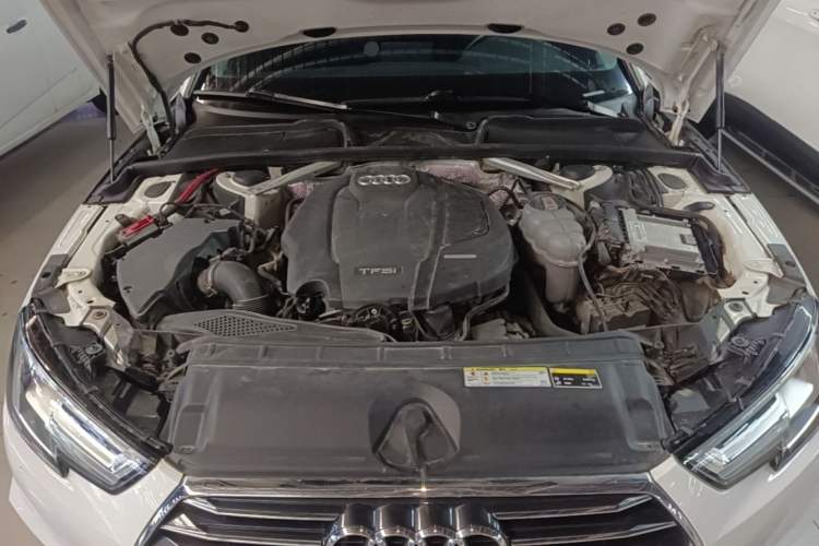 Used Audi A4L 2019 40 TFSI Ambition China VI Engine Bay