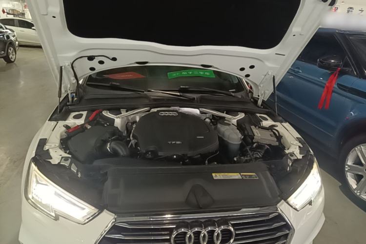 Used Audi A4L 2019 40 TFSI Ambition China VI Engine Bay