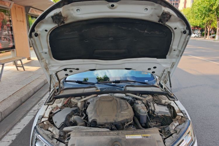 Used Audi A4L 2019 40 TFSI Ambition China VI Engine Bay