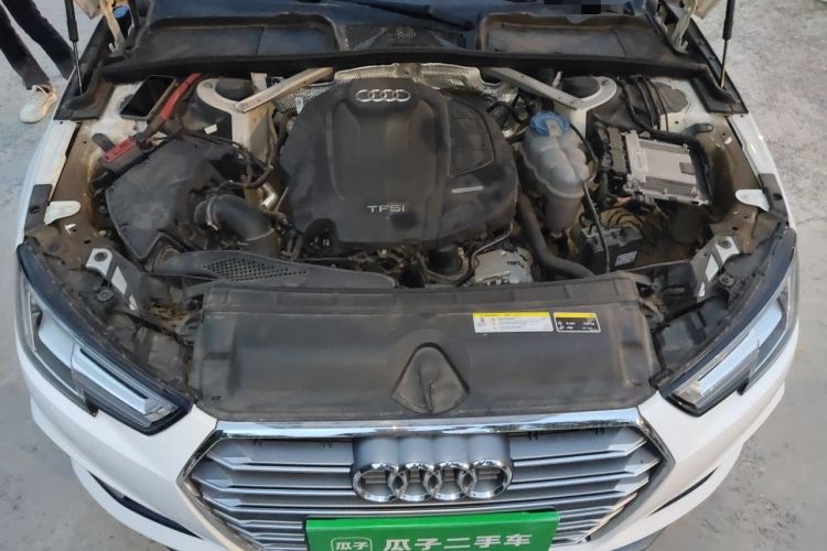 Used Audi A4L 2019 40 TFSI Fashion Edition China VI Emission Standard Engine Bay