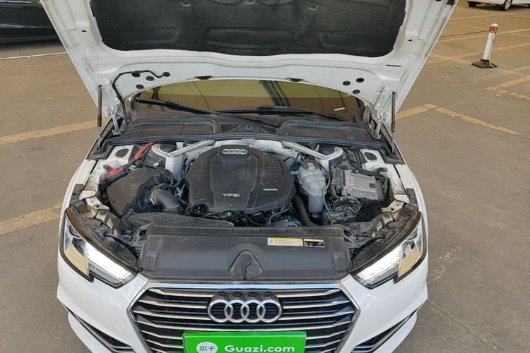 Used Audi A4L 2019 40 TFSI Ambition China VI Engine Bay