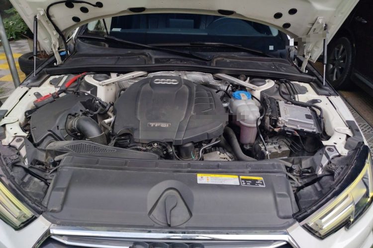 Used Audi A4L 2019 40 TFSI Ambition China VI Engine Bay