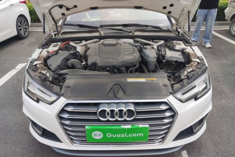 Used Audi A4L 2019 40 TFSI Fashion Edition China VI Emission Standard Engine Bay