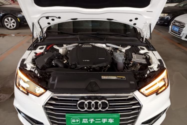 Used Audi A4L 2019 40 TFSI Ambition China VI Engine Bay