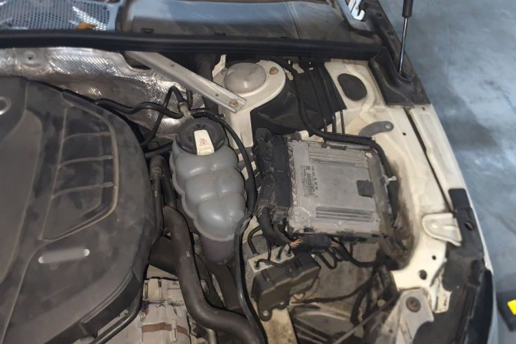 Used Audi A4L 2019 40 TFSI Fashion Edition China VI Emission Standard Engine Bay Left