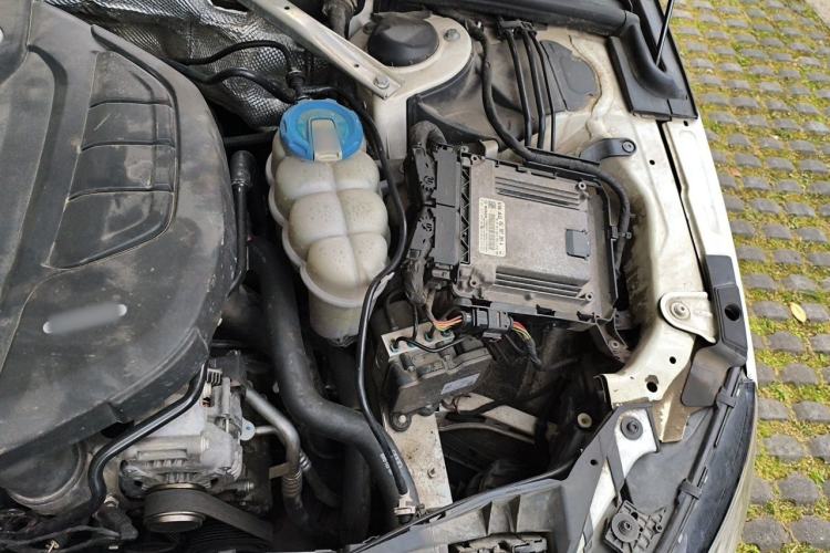 Used Audi A4L 2019 40 TFSI Fashion Version China V Engine Bay Left