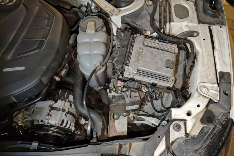 Used Audi A4L 2019 40 TFSI Ambition China VI Engine Bay Left