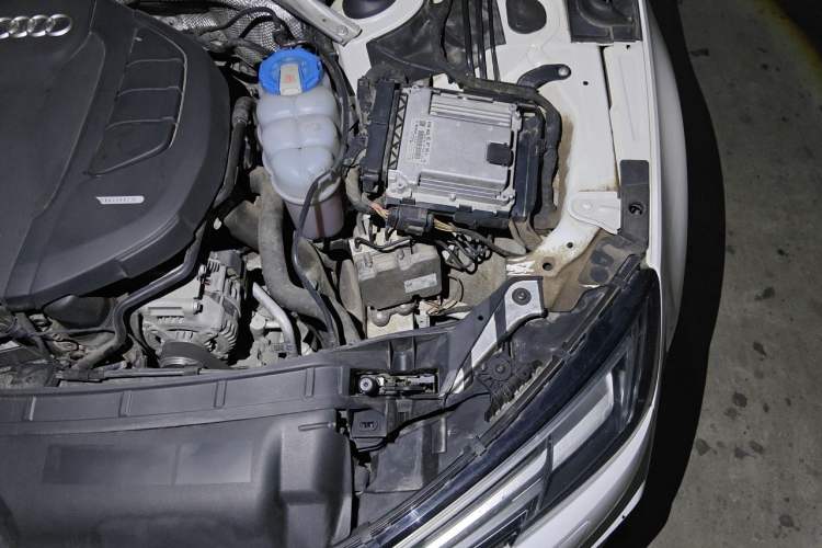 Used Audi A4L 2019 40 TFSI Ambition Version China V Engine Bay Left