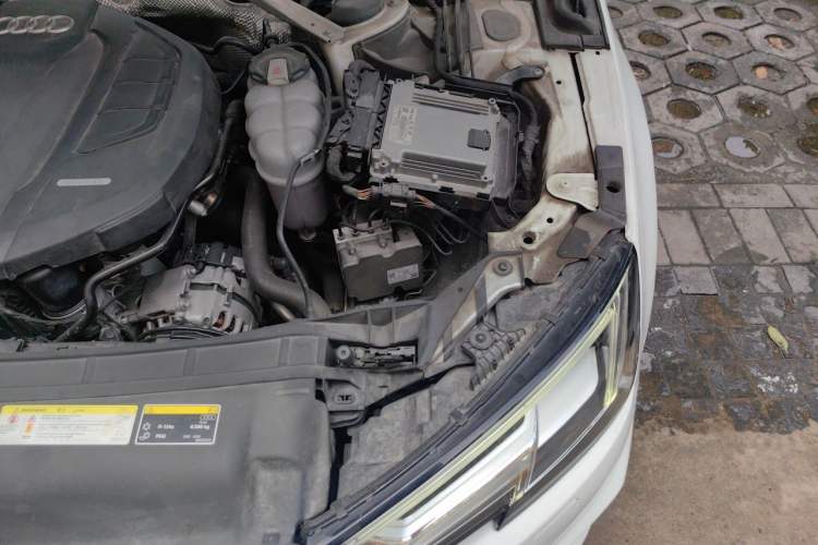 Used Audi A4L 2019 40 TFSI Fashion Version China V Engine Bay Left
