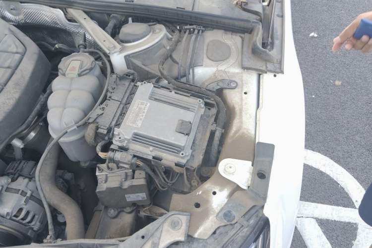 Used Audi A4L 2019 40 TFSI Fashion Edition China VI Emission Standard Engine Bay Left