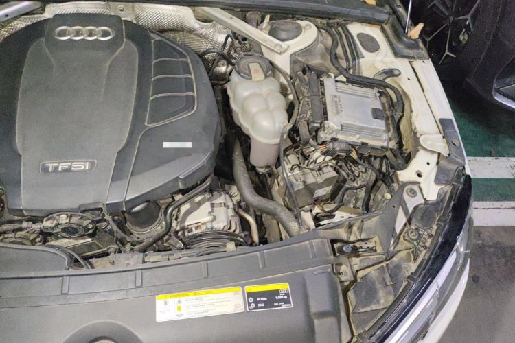 Used Audi A4L 2019 40 TFSI Fashion Edition China VI Emission Standard Engine Bay Left