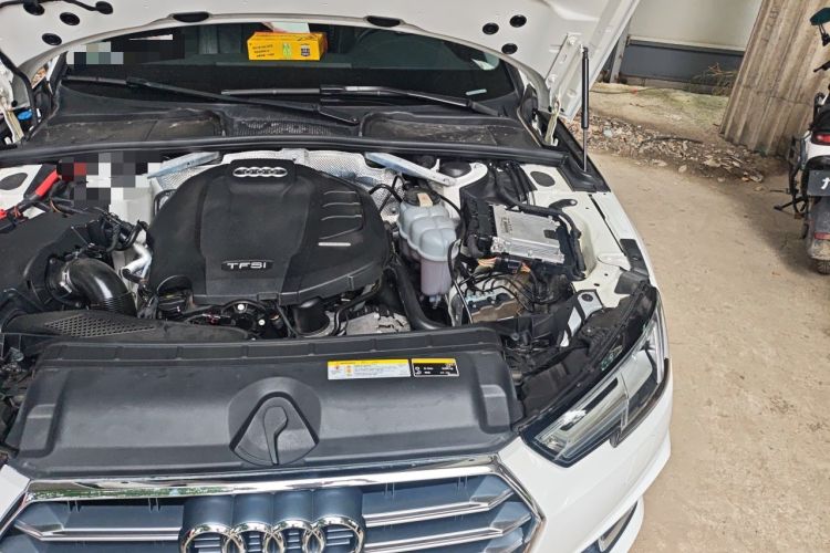 Used Audi A4L 2019 40 TFSI Fashion Edition China VI Emission Standard Engine Bay Left
