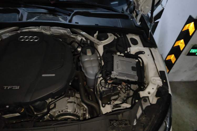 Used Audi A4L 2019 40 TFSI Ambition China VI Engine Bay Left