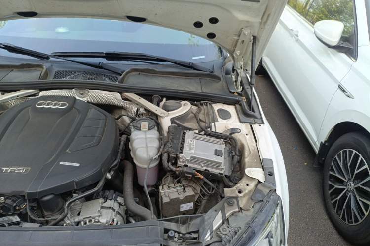 Used Audi A4L 2019 40 TFSI Ambition China VI Engine Bay Left
