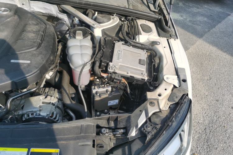 Used Audi A4L 2019 40 TFSI Ambition China VI Engine Bay Left