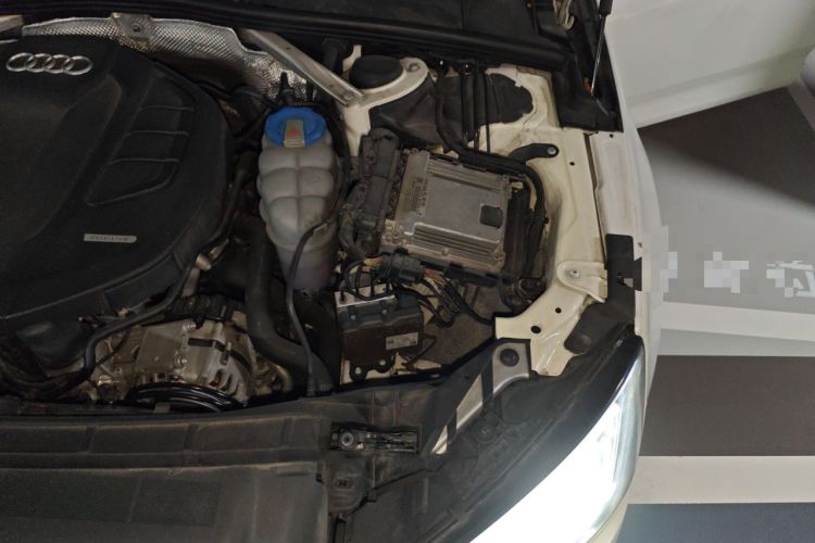 Used Audi A4L 2019 40 TFSI Ambition China VI Engine Bay Left