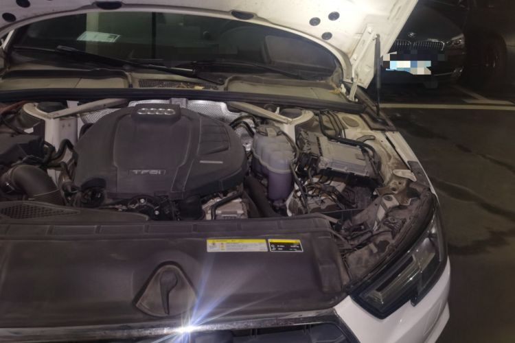 Used Audi A4L 2019 40 TFSI Fashion Edition China VI Emission Standard Engine Bay Left