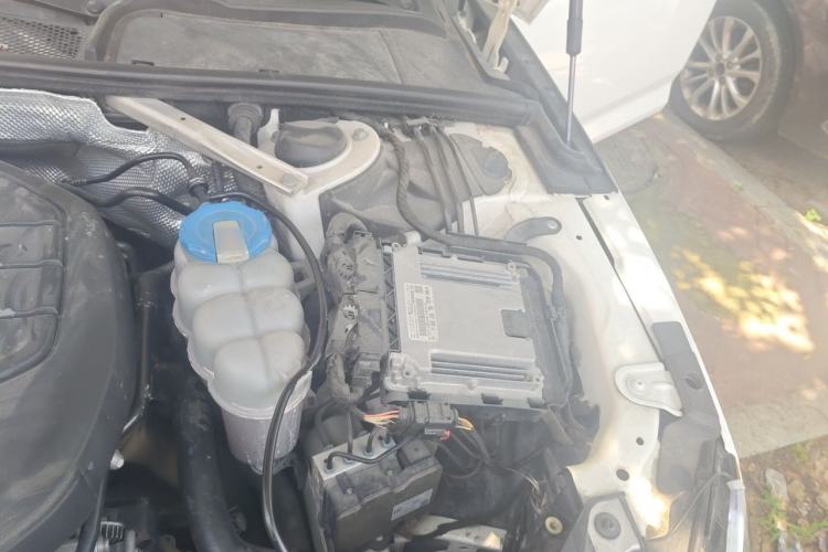 Used Audi A4L 2019 40 TFSI Fashion Version China V Engine Bay Left