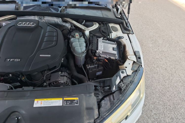 Used Audi A4L 2019 40 TFSI Fashion Edition China VI Emission Standard Engine Bay Left