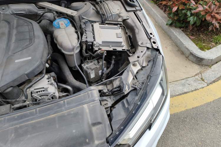 Used Audi A4L 2019 40 TFSI Fashion Version China V Engine Bay Left