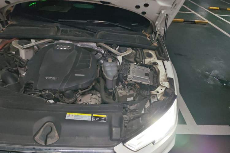 Used Audi A4L 2019 40 TFSI Fashion Edition China VI Emission Standard Engine Bay Left