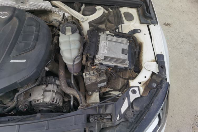Used Audi A4L 2019 40 TFSI Ambition China VI Engine Bay Left