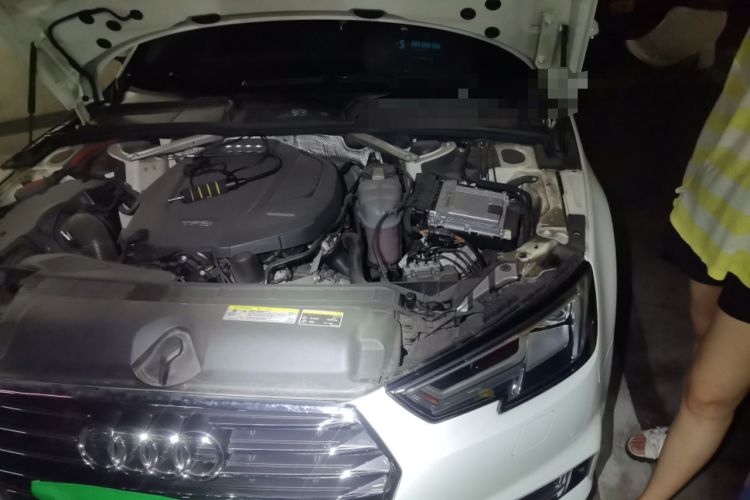 Used Audi A4L 2019 40 TFSI Ambition China VI Engine Bay Left