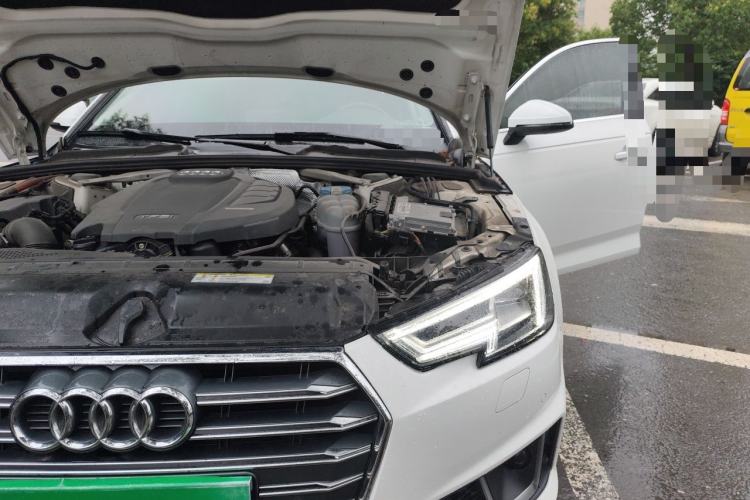 Used Audi A4L 2019 40 TFSI Fashion Edition China VI Emission Standard Engine Bay Left