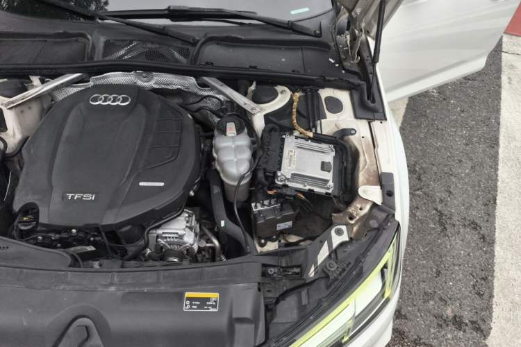 Used Audi A4L 2019 40 TFSI Ambition Version China V Engine Bay Left