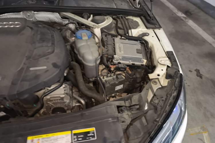 Used Audi A4L 2019 40 TFSI Fashion Version China V Engine Bay Left
