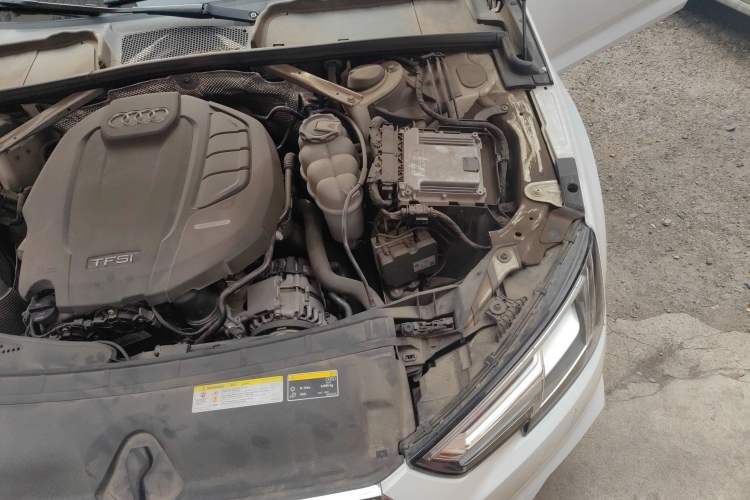 Used Audi A4L 2019 40 TFSI Fashion Edition China VI Emission Standard Engine Bay Left