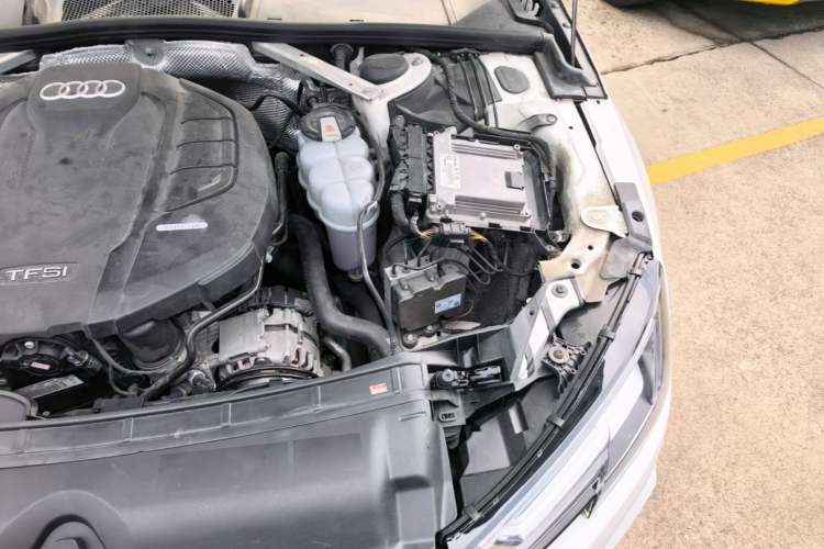 Used Audi A4L 2019 40 TFSI Ambition China VI Engine Bay Left