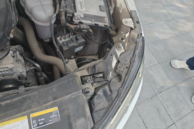 Used Audi A4L 2019 40 TFSI Fashion Version China V Engine Bay Left