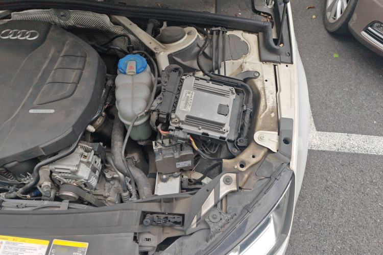 Used Audi A4L 2019 40 TFSI Ambition Version China V Engine Bay Left