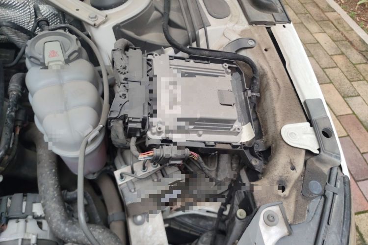 Used Audi A4L 2019 40 TFSI Fashion Edition China VI Emission Standard Engine Bay Left