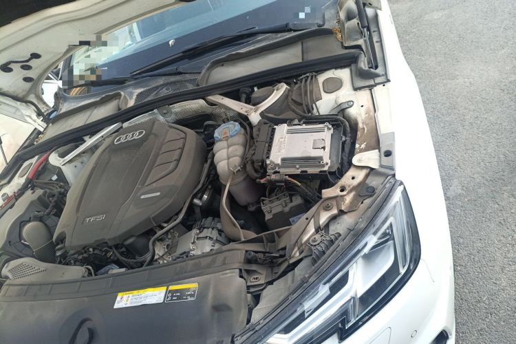 Used Audi A4L 2019 40 TFSI Fashion Edition China VI Emission Standard Engine Bay Left