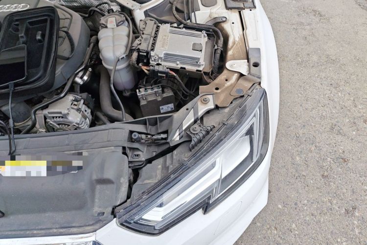 Used Audi A4L 2019 40 TFSI Ambition Version China V Engine Bay Left