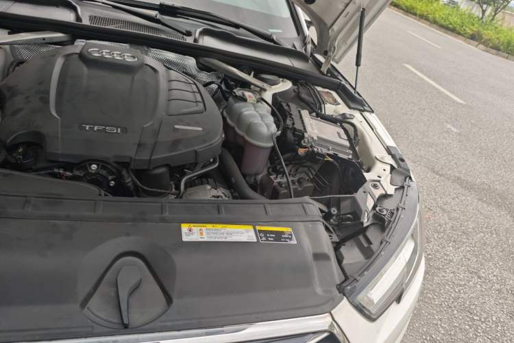 Used Audi A4L 2019 40 TFSI Ambition China VI Engine Bay Left