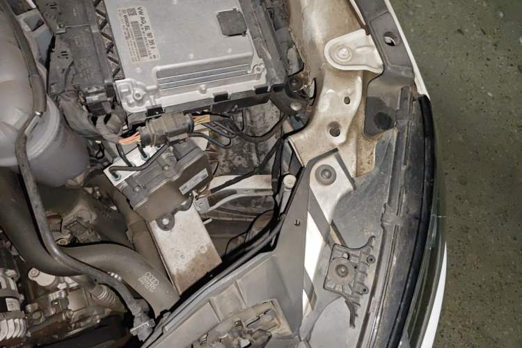 Used Audi A4L 2019 40 TFSI Ambition Version China V Engine Bay Left