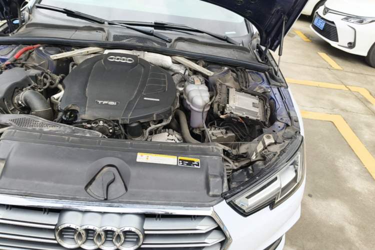 Used Audi A4L 2019 40 TFSI Fashion Edition China VI Emission Standard Engine Bay Left
