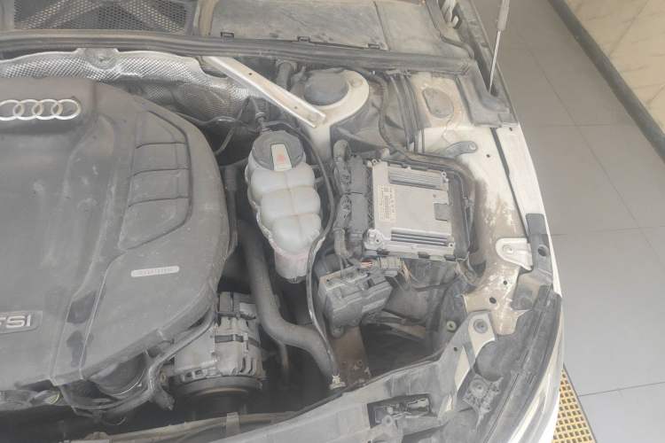 Used Audi A4L 2019 40 TFSI Ambition China VI Engine Bay Left