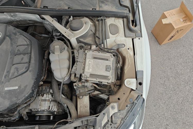 Used Audi A4L 2019 40 TFSI Fashion Edition China VI Emission Standard Engine Bay Left