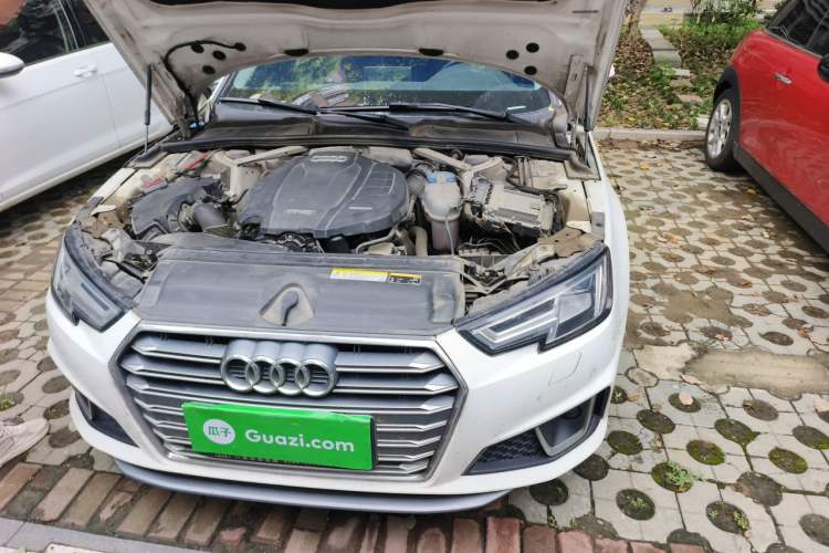 Used Audi A4L 2019 40 TFSI Fashion Edition China VI Emission Standard Engine Bay Left